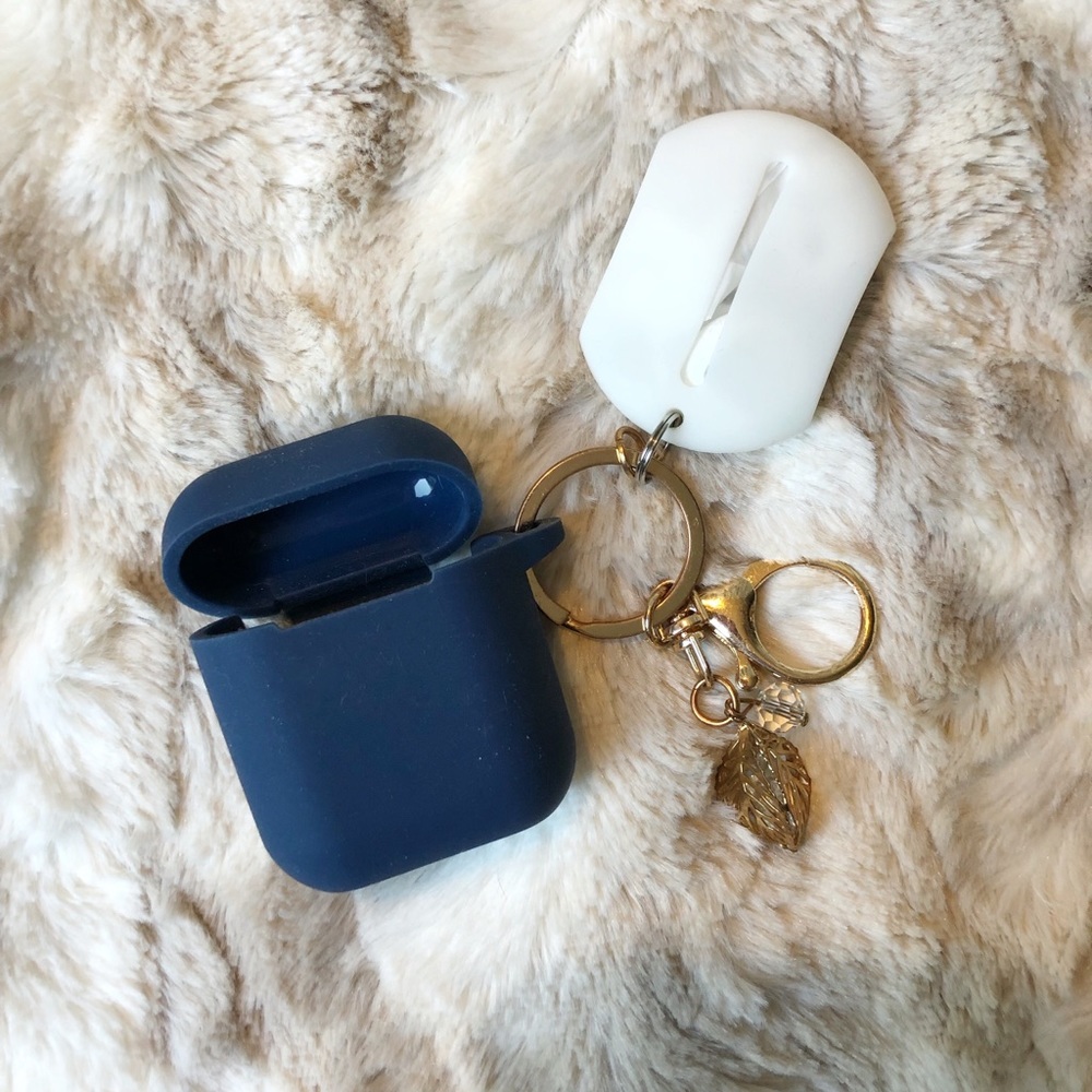 Air pod holder ✨Make An Offer✨